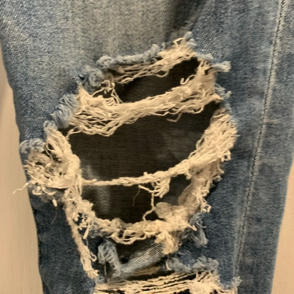 AEO AMERICAN EAGLE OUTFITTERS DISTRESS RIP jeans women’s size 8 - Picture 17 of 17